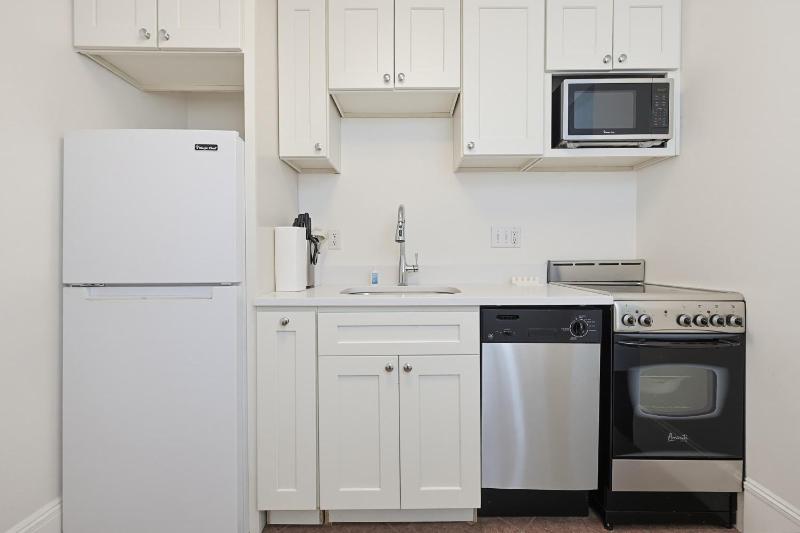 New! Back Bay Green Line Newbury St & Hynes - image 2
