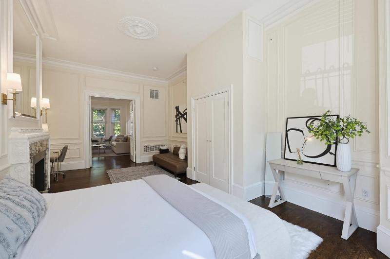 Elegant Back Bay Stay on Hereford Street - image 12