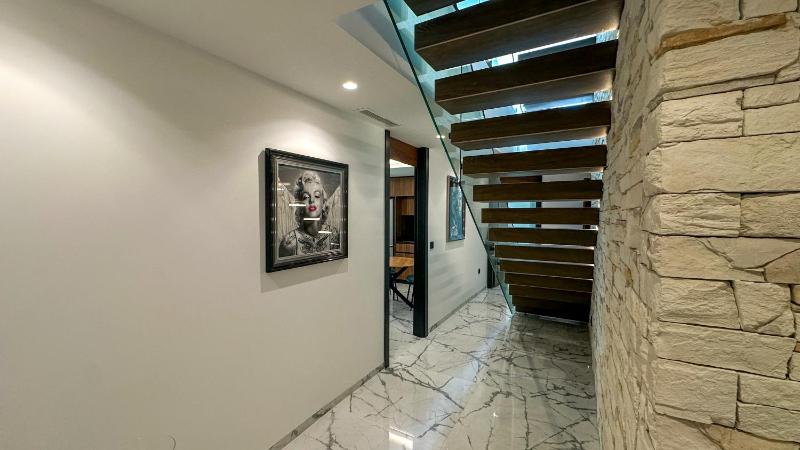 4 bed minigolf Villa and downstairs independent apartment - image 4
