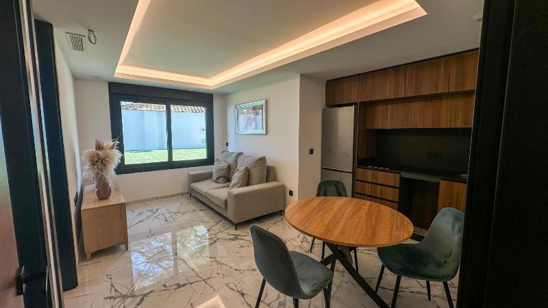 4 bed minigolf Villa and downstairs independent apartment - image 3
