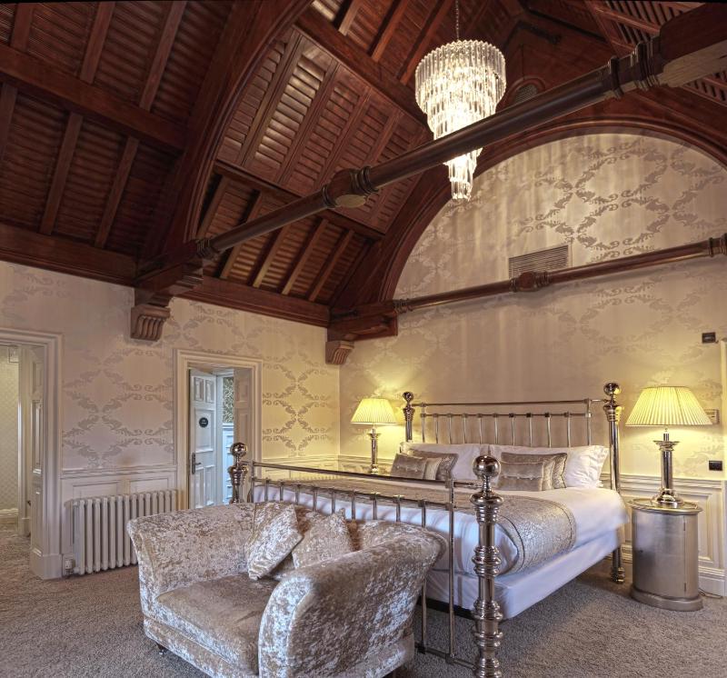 Castle Suite image 3