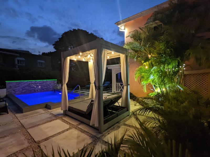 3 Min Walk to Beach - Blessed Manor 4 Bed House - image 4