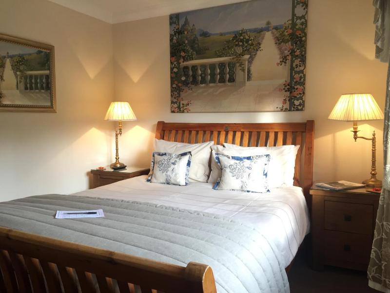 Double Room image 3
