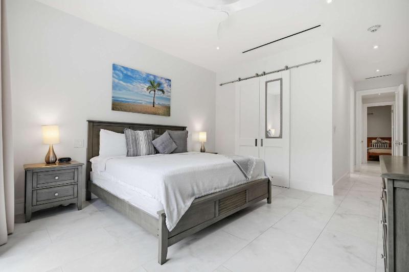 Cable Beach Condo Large private patio with BBQ - image 28