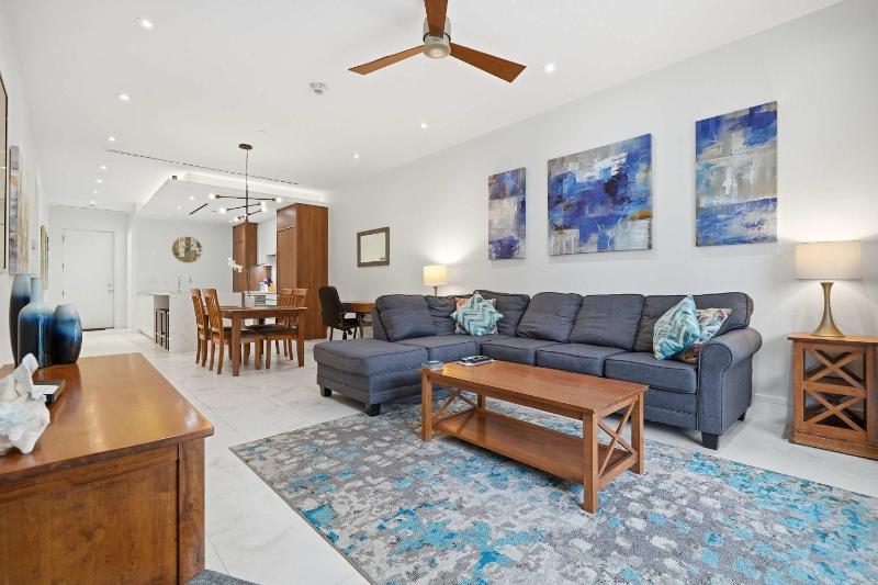 Cable Beach Condo Large private patio with BBQ - image 9