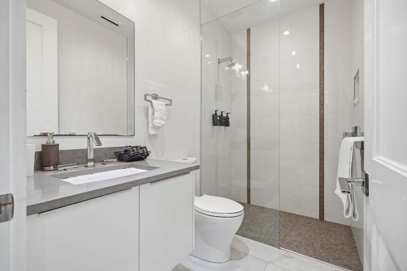 Cable Beach Condo Large private patio with BBQ - image 24