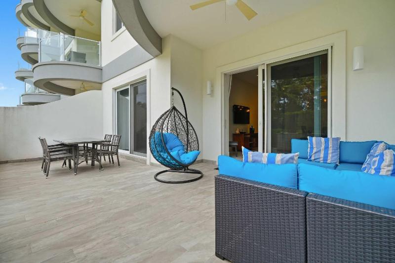Cable Beach Condo Large private patio with BBQ - image 27
