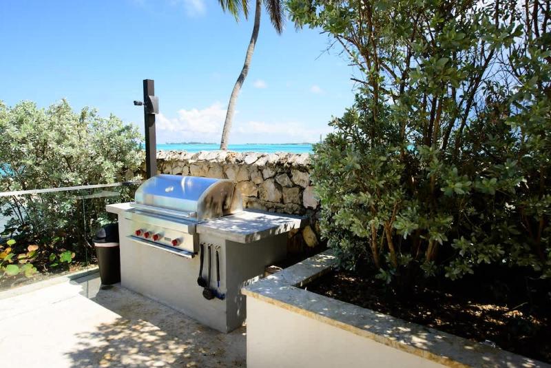 Cable Beach Condo Large private patio with BBQ - image 3