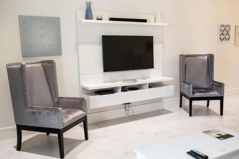 Two Bedroom Cable Beach Condo with patio - image 10