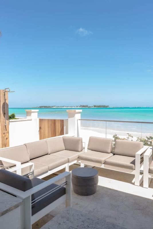 Two Bedroom Cable Beach Condo with patio - image 17