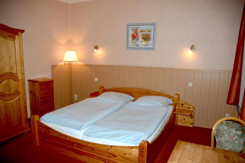 Standard Twin Room image 3