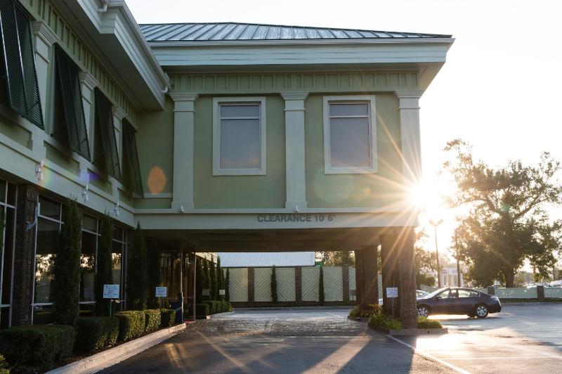 Town & Country Inn and Suites - image 31