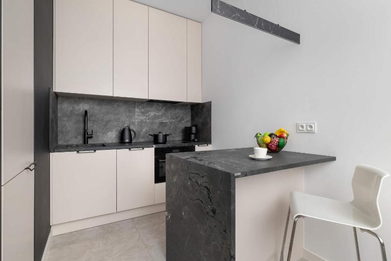Stylish Apartment for 4 Guests with Balcony and Parking by Renters Prestige - image 28