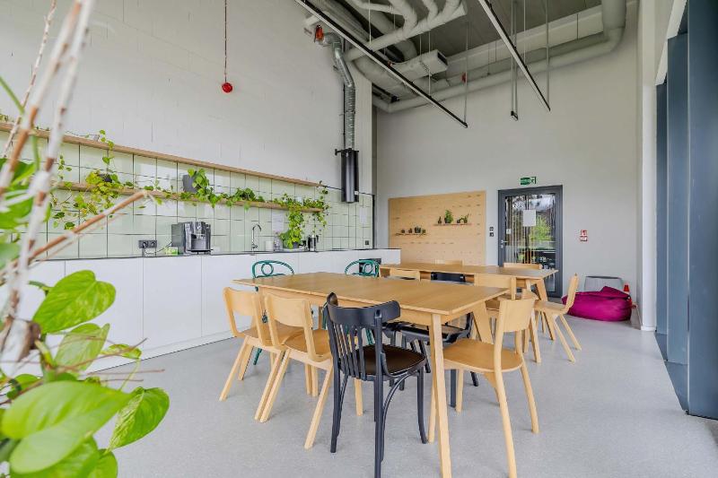 Stylish Apartment for 4 Guests with Balcony and Parking by Renters Prestige - image 13