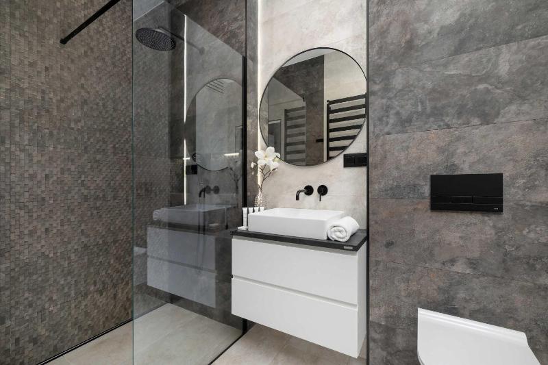Stylish Apartment for 4 Guests with Balcony and Parking by Renters Prestige - image 6