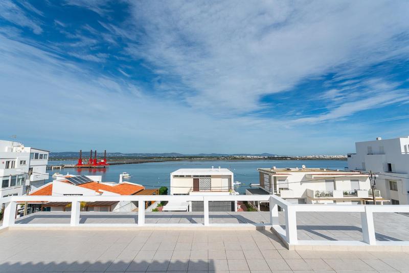 Blife Cerya private rooms at Faro beach - image 13