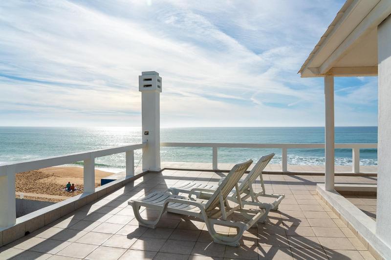 Blife Cerya private rooms at Faro beach - image 6