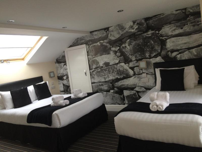 Superior Family Room image 3