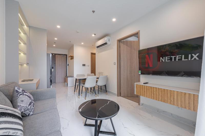Modern 2BR Near Vincom Grand Park - image 11