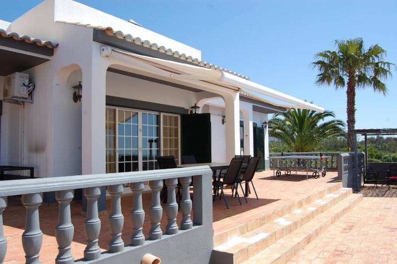 Charming villa with 3 bedrooms and sea view - image 16