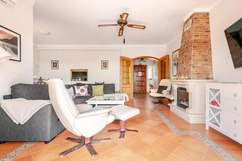Charming villa with 3 bedrooms and sea view - image 42