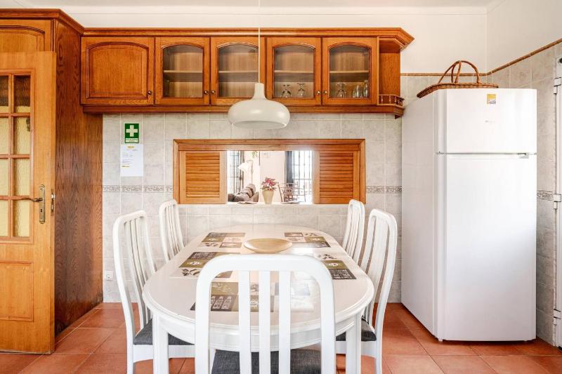 Charming villa with 3 bedrooms and sea view - image 29