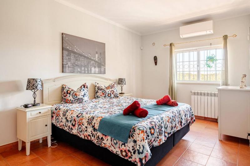 Charming villa with 3 bedrooms and sea view - image 31
