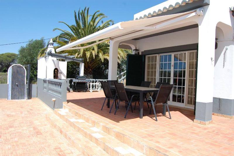 Charming villa with 3 bedrooms and sea view - image 17
