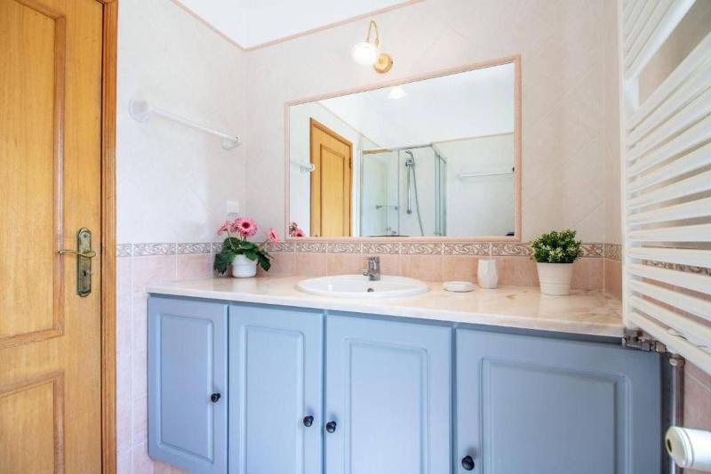 Charming villa with 3 bedrooms and sea view - image 13