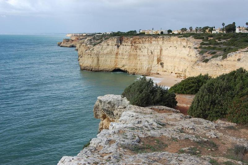 Charming villa with 3 bedrooms and sea view - image 12