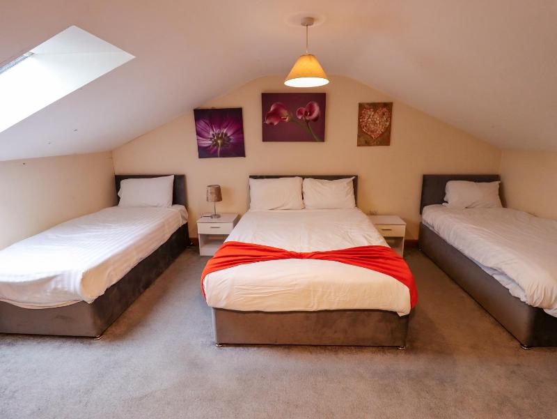 Holiday Cottage 2 - image 12
