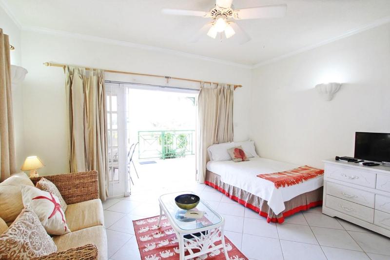 Beachfront Studio with Pool - image 4
