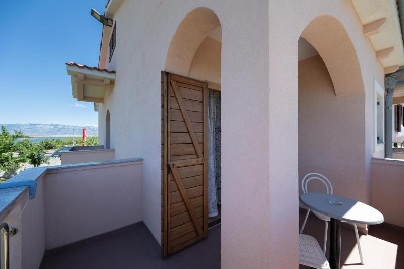 Apartment in Privlaka with sea view balcony air conditioning WiFi 3598-2 - image 1
