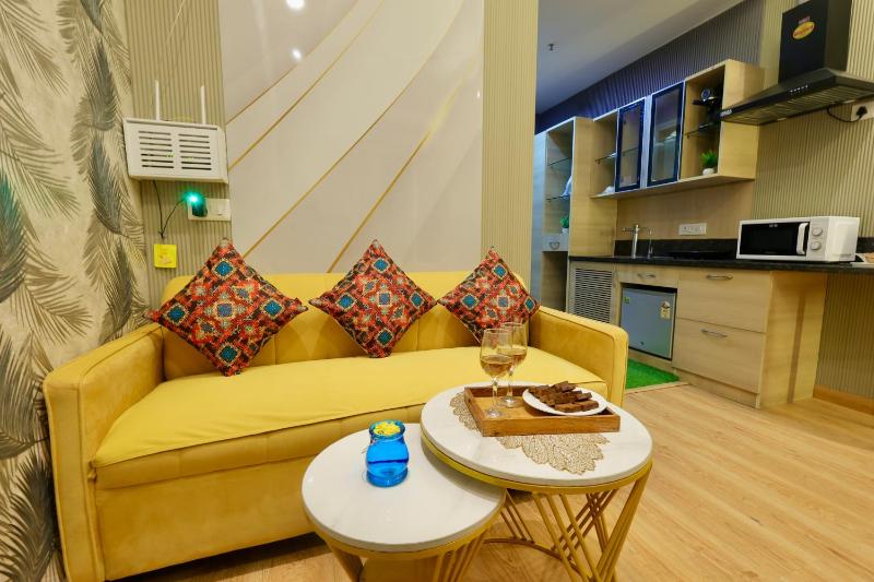 Exotic Manor- A Couple Friendly Luxury Studio Appartment - image 10