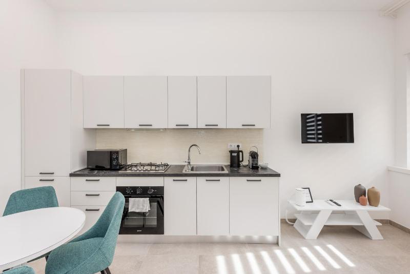 Flats4rent Estella Apartment - image 5