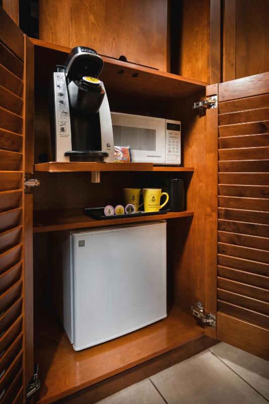 One-Bedroom Suite image 3