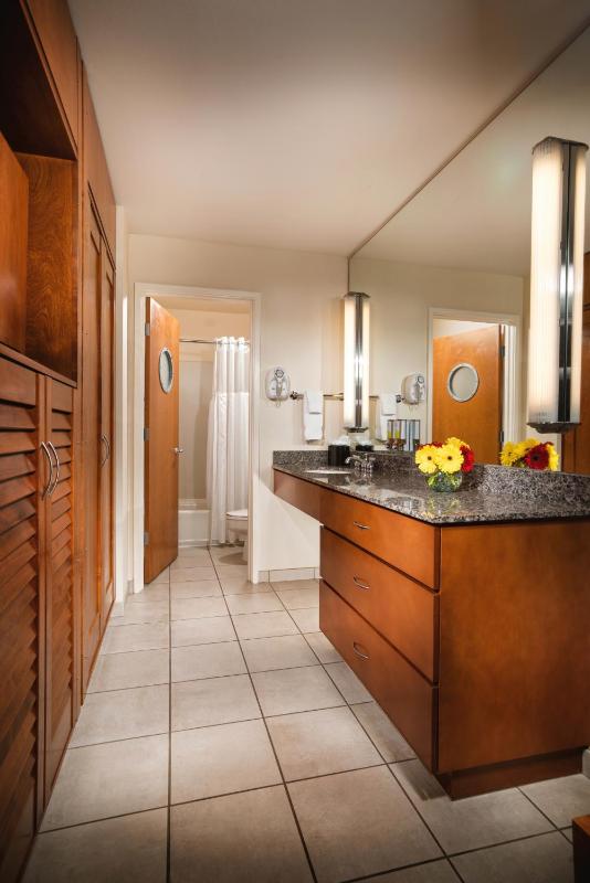 One-Bedroom Suite image 2