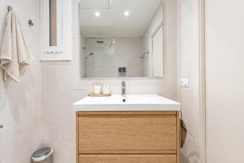 Luxury Apartment near Camp Nou - image 15
