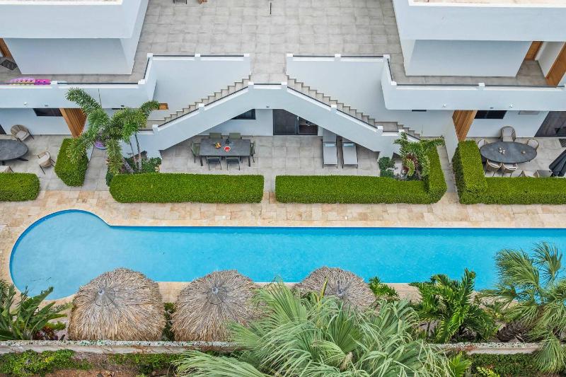 Ayana Tropical Oasis - Pool - Near Mambo Beach - image 3
