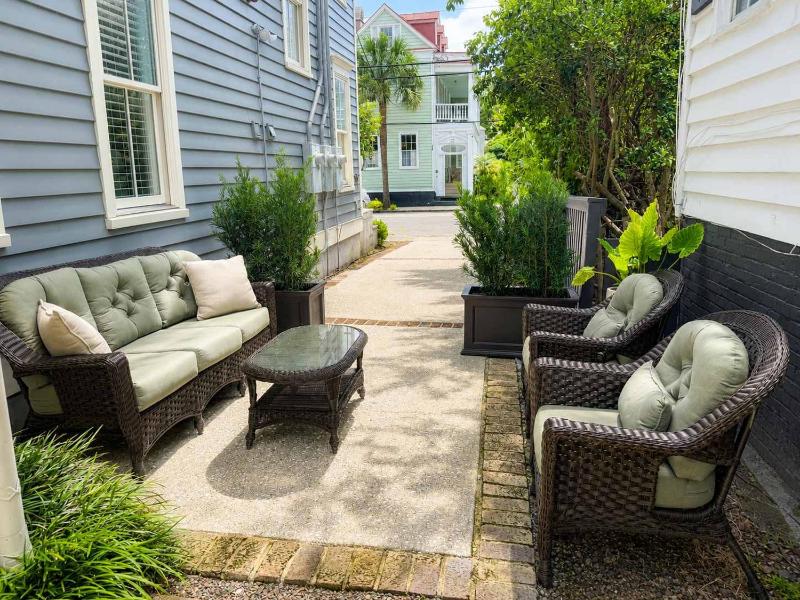 Secluded Courtyard & Parking - 2 Blocks to King - image 21