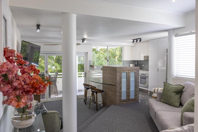 BeachLuxe Sunseeker Sublime Tropical Apartment - image 44