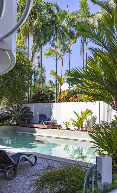BeachLuxe Sunseeker Sublime Tropical Apartment - image 47