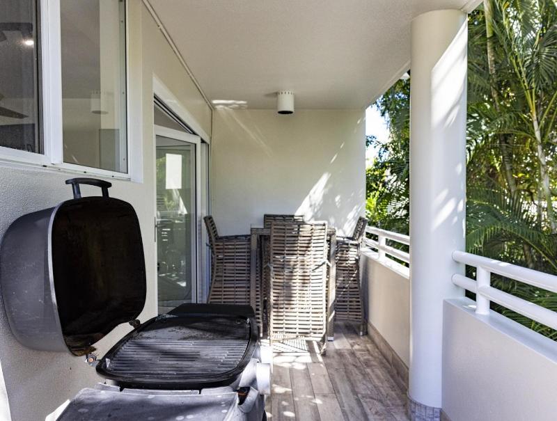 BeachLuxe Sunseeker Sublime Tropical Apartment - image 31