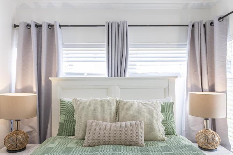 BeachLuxe Sunseeker Sublime Tropical Apartment - image 27