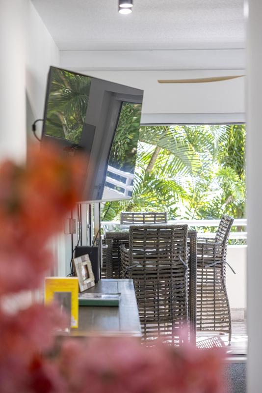 BeachLuxe Sunseeker Sublime Tropical Apartment - image 46