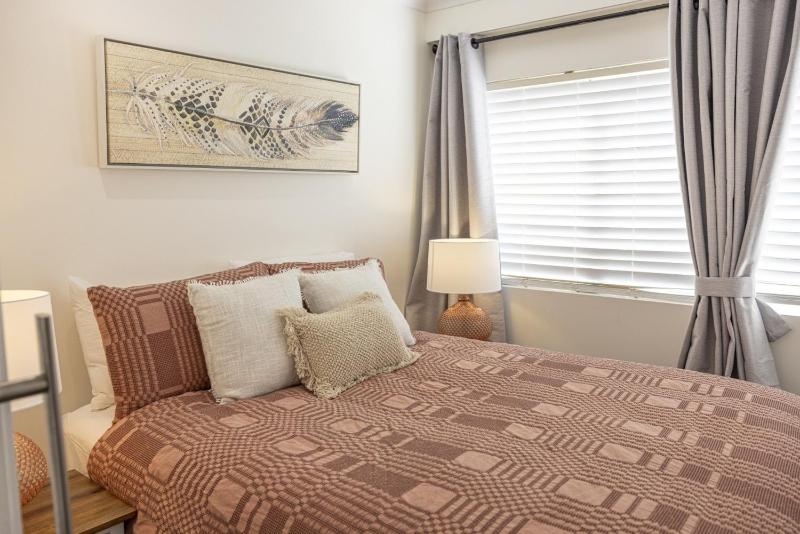 BeachLuxe Sunseeker Sublime Tropical Apartment - image 21