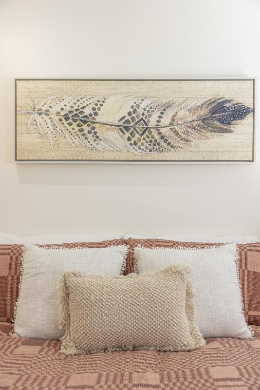 BeachLuxe Sunseeker Sublime Tropical Apartment - image 4
