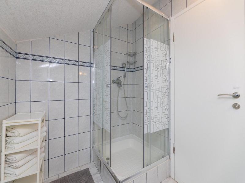Villa Supetar Garden - Standard Two Bedroom Apartment with Terrace - image 9