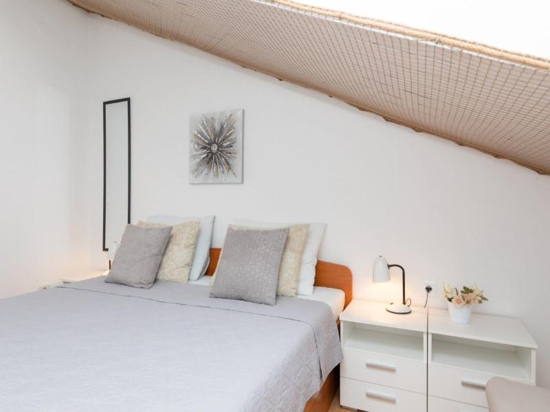 Villa Supetar Garden - Standard Two Bedroom Apartment with Terrace - image 22