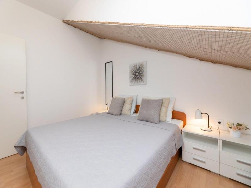 Villa Supetar Garden - Standard Two Bedroom Apartment with Terrace - image 10